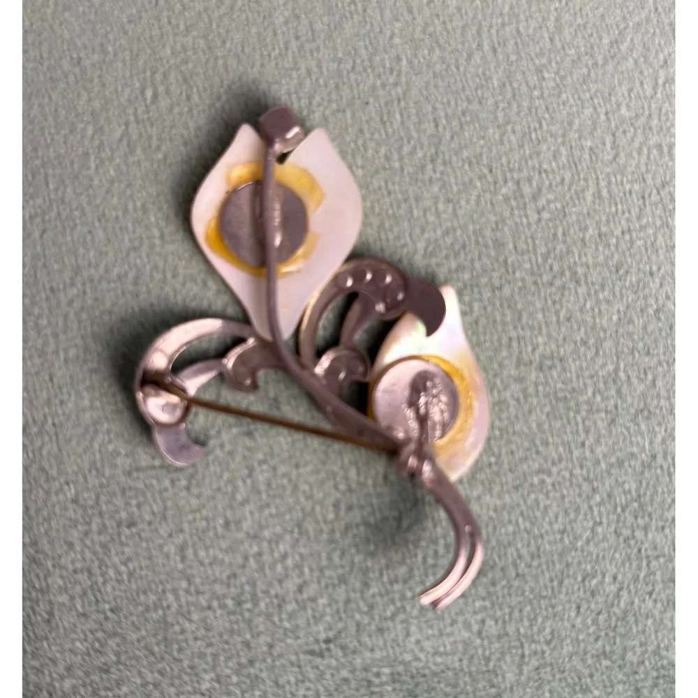 Vintage Mother of Pearl Marcasite Flower Brooch‎ Silver Tone Art Deco P097